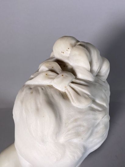 null Jean-Antoine HOUDON (1741-1828) d'après
Buste de jeune fille 
Sujet en marbre...