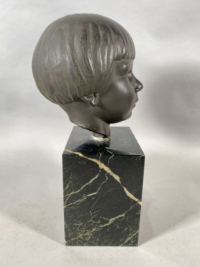 nce Jean Élie CHAVERON (1898-1954)
Head of a child 
Bronze subject on a green marble...