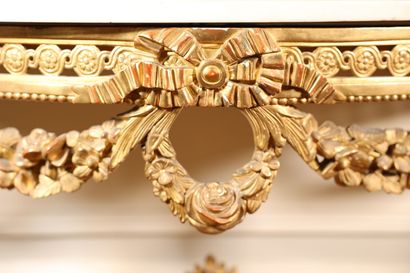 null Gilded wood console decorated with garlands and wreaths of flowers on the belt,...