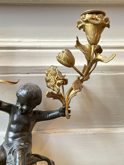 null Pair of sconces in matte and gilt bronze, children supporting two arms of lights.
XIXth
H....