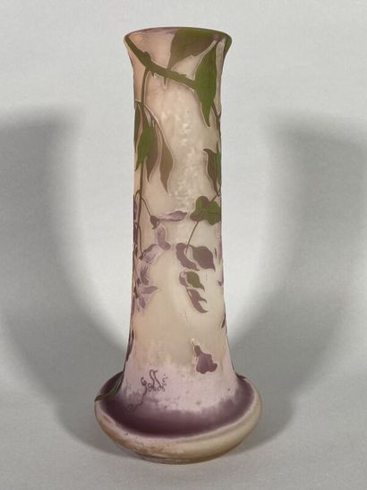 null Establishments GALLÉ (1904-1936) 
Elephant foot vase with acid-etched decoration...