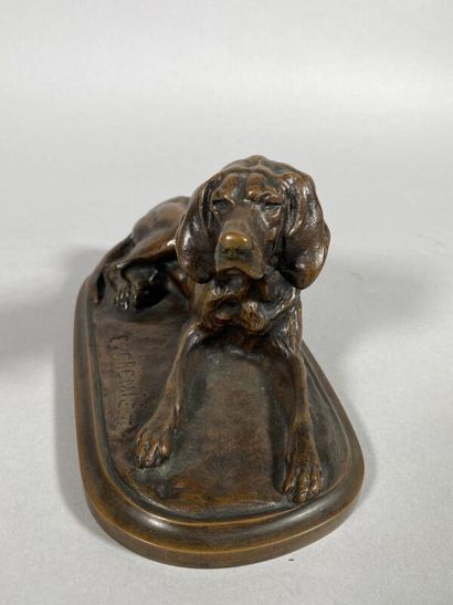 null Emmanuel FRÉMIET (1824-1910) 
Chien couché 
Sujet en bronze signé sur la terrasse,...