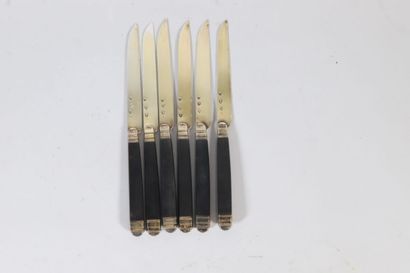 null Six fruit knives, gilt blade and ebony handle monogrammed in a gilt shield.
Paris...