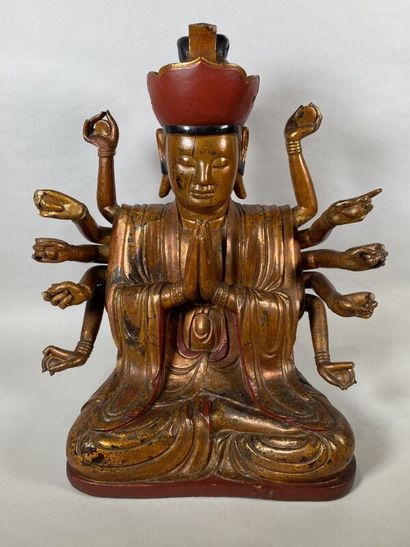 null VIETNAM - XIXe siècle
Statuette en bois laqué rouge et or d'Avalokiteshvara...