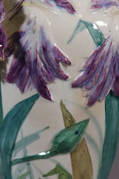 null Delphin MASSIER (1836-1907) in Vallauris
Ceramic vase decorated with iris and...
