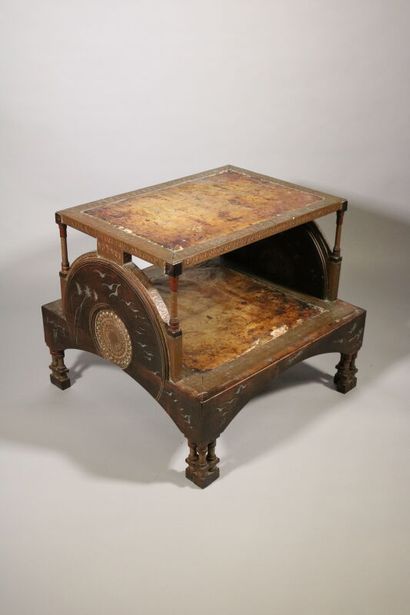 null Carlo BUGATTI (1856 -1940) 
Table basse ou table à thé en bois à décor mauresque,...