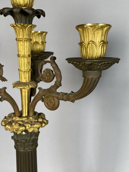 null Pair of candelabras with four lights in bronze with two patinas, the shaft in...
