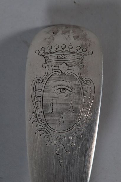 null Serving spoon in plain silver, engraved with a coat of arms under a count's...