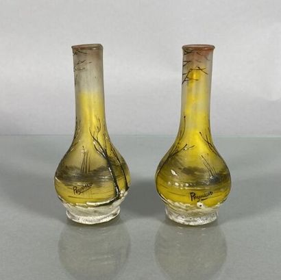 null Jean-Simon PEYNAUD (1869-1952) 
Pair of small glass soliflores vases decorated...