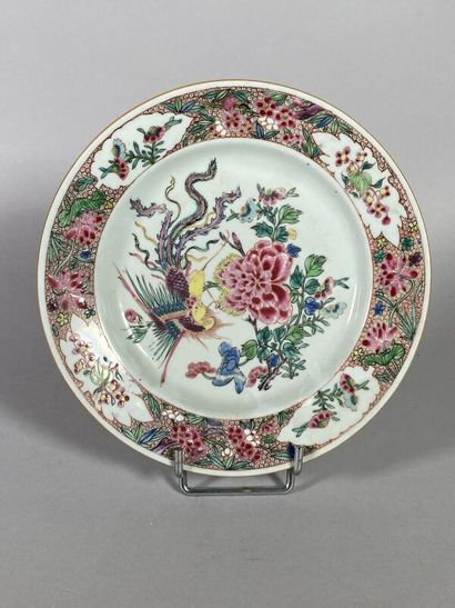 CHINA 
Soup plate in porcelain with polychrome...