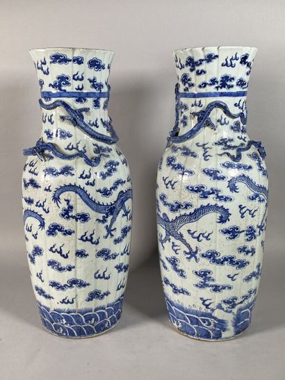 null CHINA, Canton - Late 19th century 
Important pair of porcelain vases decorated...