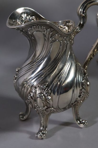 null Four pieces silver service of baluster form with twisted ribs, acanthus leaves,...