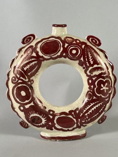 null René BUTHAUD (1896-1986)
Ring-shaped flask in the spirit of rural pottery
Glazed...