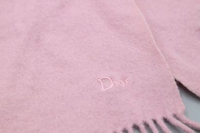 null Christian Dior, carré de soie, un foulard Paloma Picasso Tentations et une écharpe...
