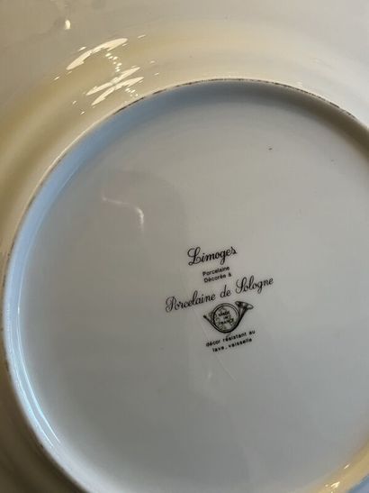 null Sept assiettes en porcelaine de Limoges à décor de bécasse et perdrix, quatre...
