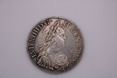 null Louis XIV. Ecu Ag. à la mèche courte 1644 A Paris. 27,32 g.
Sup.