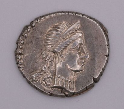 null REPUBLIC AND ROMAN EMPIRE Silver coins - Julius Caesar (50 B.C.) Denarius 4.13...
