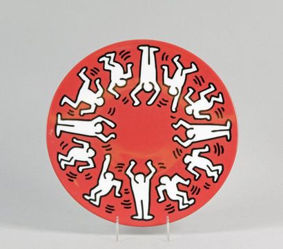 null Keith HARING – 1958-1990 WHITE ON RED Assiette en porcelaine de Limoges sérigraphiée....