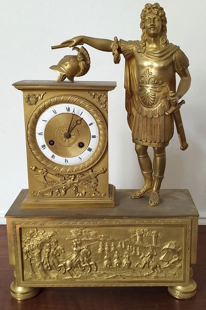 null PENDULE en bronze doré et ciselé à décor de Louis XIV en Empereur Romain, le...