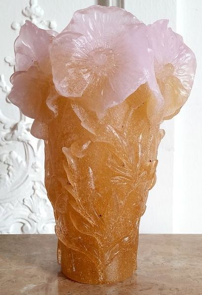 null DAUM FRANCE Vase en pâte de verre ambré. Haut : 17,5 cm