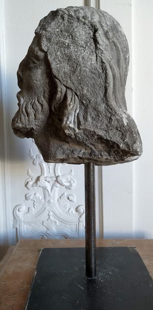 null TETE DE CHRIST ou de saint en pierre calcaire sculptée. XVIe siècle Hauteur...