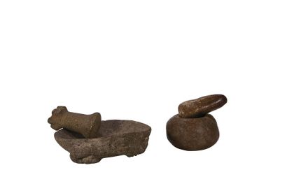 null Deux mortiers et leur pilon en pierre Diam : 10 et 15 cm
