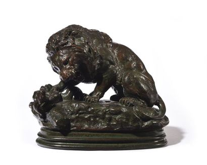 null Lion au serpent N°2 (Réduction) Épreuve en bronze patiné, signée 17,5 x 20 cm...