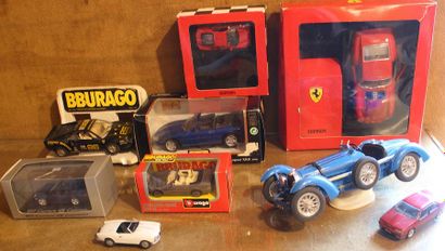 null Divers Miniatures

-Un coffret Ferrari contenant une miniature de Ferrari 250...