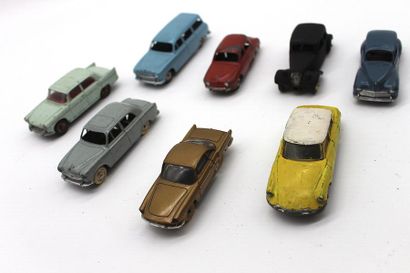 null Miniatures DINKY TOYS- marques Automobiles Françaises

8 miniatures en métal...