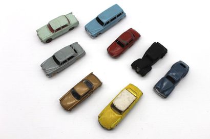 null Miniatures DINKY TOYS- marques Automobiles Françaises

8 miniatures en métal...