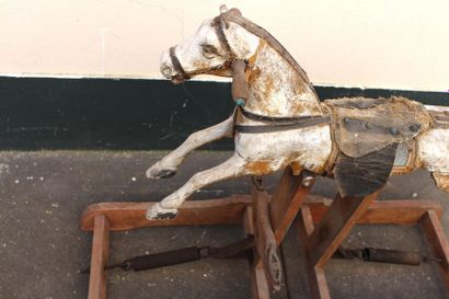null Cheval de bois articulé

Cheval de bois monté sur un parallélogramme avec ressorts,...