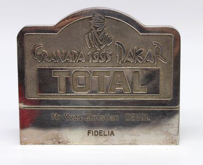 null Trophées Paris Dakar 1995 et 2003

-Plaque en métal argenté offerte aux membres...