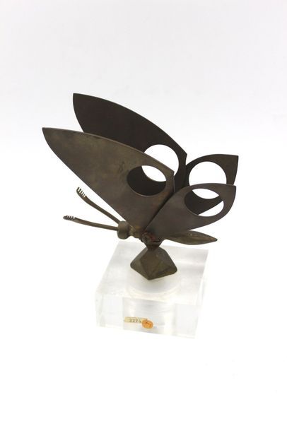 null BORDIX 

Papillon

Mascotte signée Bordix, Bronze. Figure au catalogue "Auto-Consortium"...