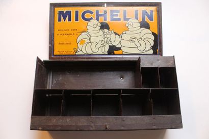 null Boîte Michelin- 1er Secours" et divers Michelin 

Coffret en bois, nécessaire...