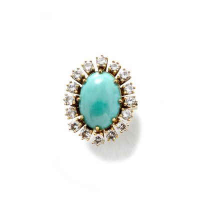 null BAGUE en vermeil, ornée d'une turquoise taille cabochon elle-même entourée de...