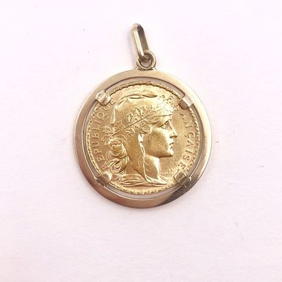 null PIECE en or de 20 Francs au profil de Marianne datant de 1908 montée en pendentif....