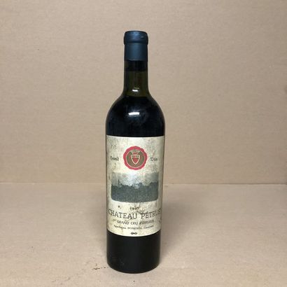 null 1 bouteille CHÂTEAU PETRUS 1947 (niveau haute épaule, étiquette sale, tachée,...