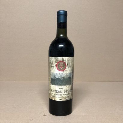 null 1 bouteille CHÂTEAU PETRUS 1947 (niveau haute épaule, étiquette sale, taché...