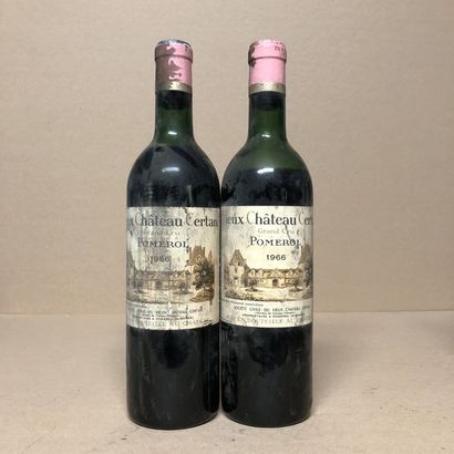 2 bouteilles VIEUX CHÂTEAU CERTAN 1966 (niveaux...