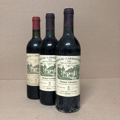 null 3 bouteilles : 1 CHÂTEAU CARBONIEUX 1981 Pessac-Leognan, 2 CHÂTEAU CARBONIEUX...