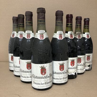8 bouteilles CHATEAUNEUF DU PAPE 1982 (niveaux...