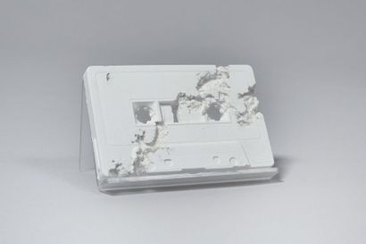 null DANIEL ARSHAM (Né en 1980) Futur Relic 04 (Cassette Tape) Sculpture en plâtre...