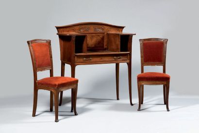 null GEORGES NOWAK (XIXe-XXe) Paire de chaises en acajou mouluré et sculpté de feuilles...