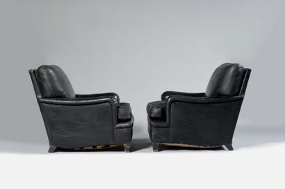 null TRAVAIL DES ANNEES 1930 Paire de fauteuils en cuir noir sur pieds antérieurs...