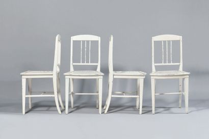 null TRAVAIL DES ANNEES 1930 Suite de quatre chaises en aluminium laqué blanc à dossier...