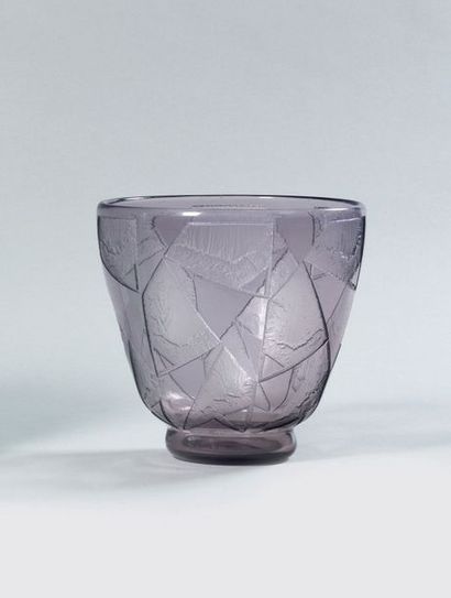 null DAUM NANCY France Grand vase ovoïde en verre violine granité à l’acide à décor...
