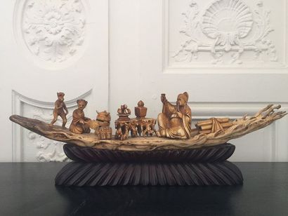 null CHINE Groupe en ivoire sculpté à décor d'une embarcation à son bord un homme,...