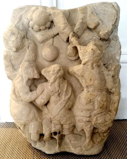 null Partie d’un HAUT-RELIEF en pierre calcaire sculptée représentant la Cène. XVIe...