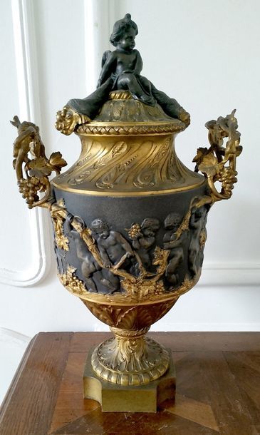 null Auguste-Maximilien DELAFONTAINE (1813-1892) Vase sur piedouche de forme balustre...