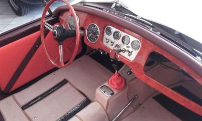 1960 DAIMLER SP 250 Cabriolet Numéro de série 00266


Plus de 70 000 € de factures


Restauration...